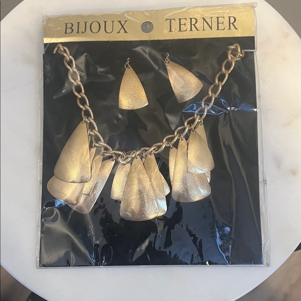 Bijoux Terner Elegant Gold Necklace Set